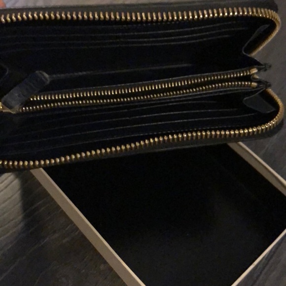 Slightly used navy blue Burberry wallet - Picture 4 of 5